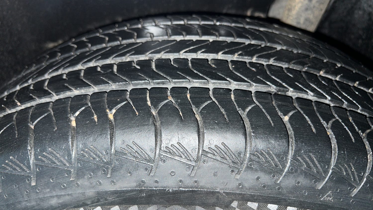 Used 2024 Toyota Urban Cruiser Hyryder V Hybrid Hybrid Automatic tyres LEFT REAR TYRE TREAD VIEW