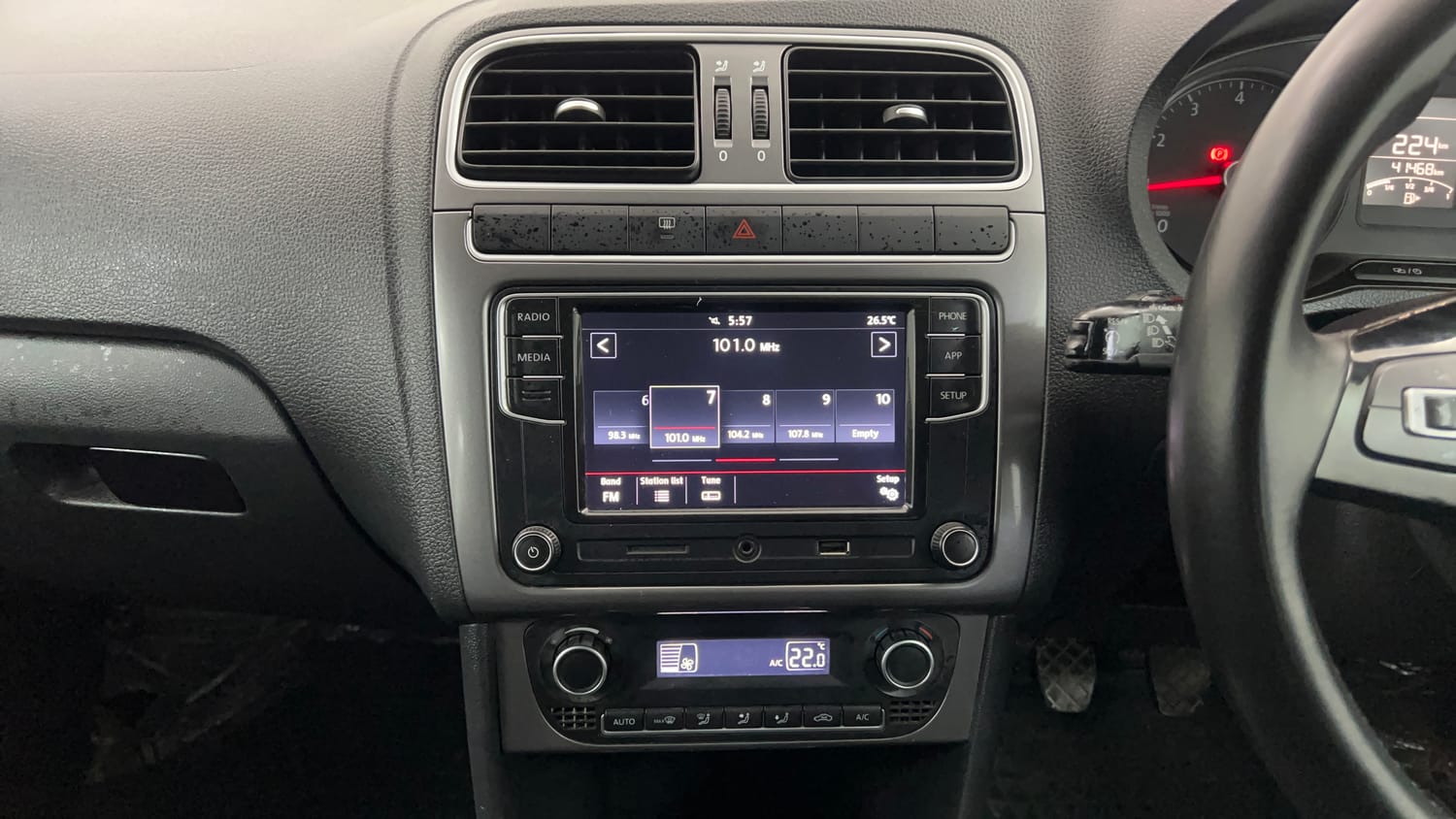 Used 2020 Volkswagen Polo Highline Plus 1.0L TSI Petrol Manual interior MUSIC SYSTEM & AC CONTROL VIEW