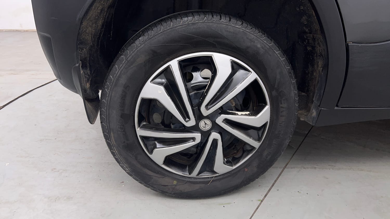 Used 2023 Tata Punch Pure MT Petrol Manual tyres RIGHT REAR TYRE RIM VIEW