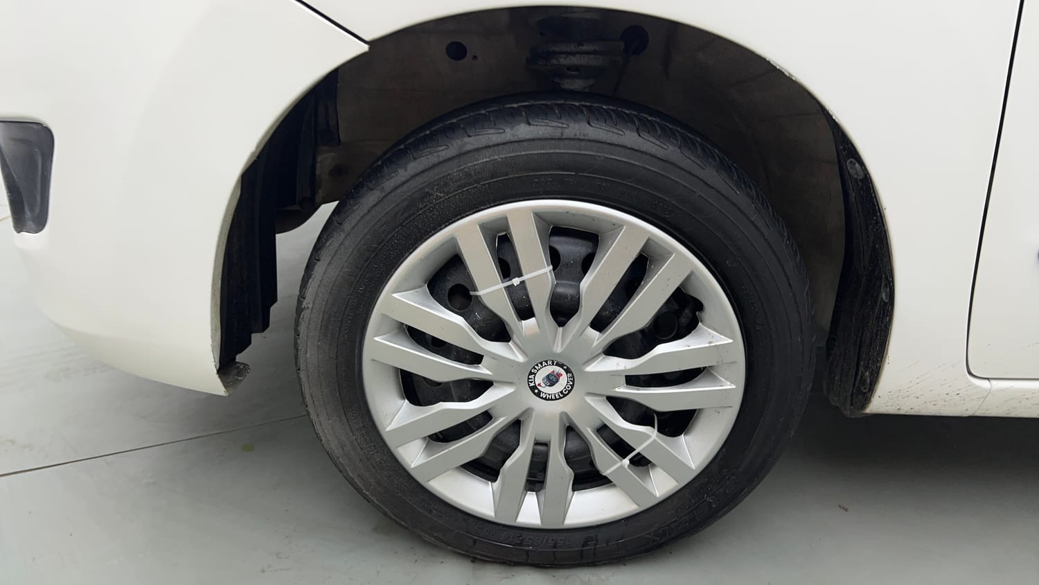 Used 2015 Maruti Suzuki Wagon R 1.0 VXI AMT Petrol Automatic tyres LEFT FRONT TYRE RIM VIEW