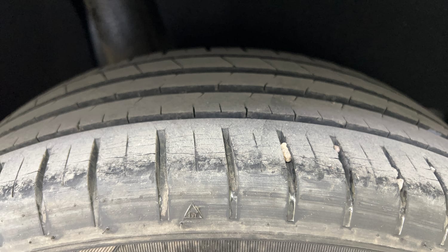Used 2017 Maruti Suzuki Baleno Alpha 1.2 Petrol Manual tyres RIGHT REAR TYRE TREAD VIEW