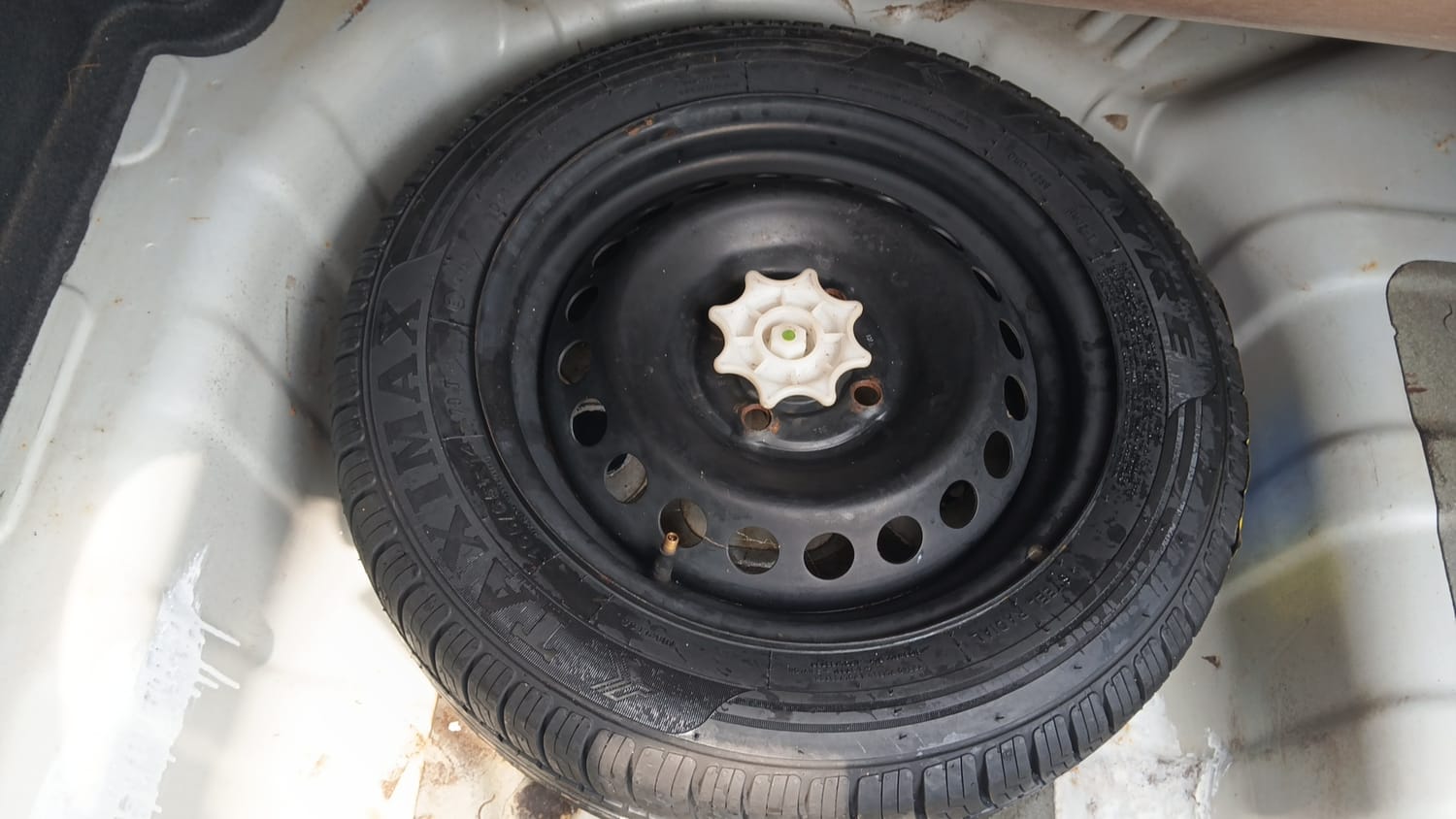 Used 2015 Hyundai Xcent S 1.2 (O) Petrol Manual tyres SPARE TYRE VIEW
