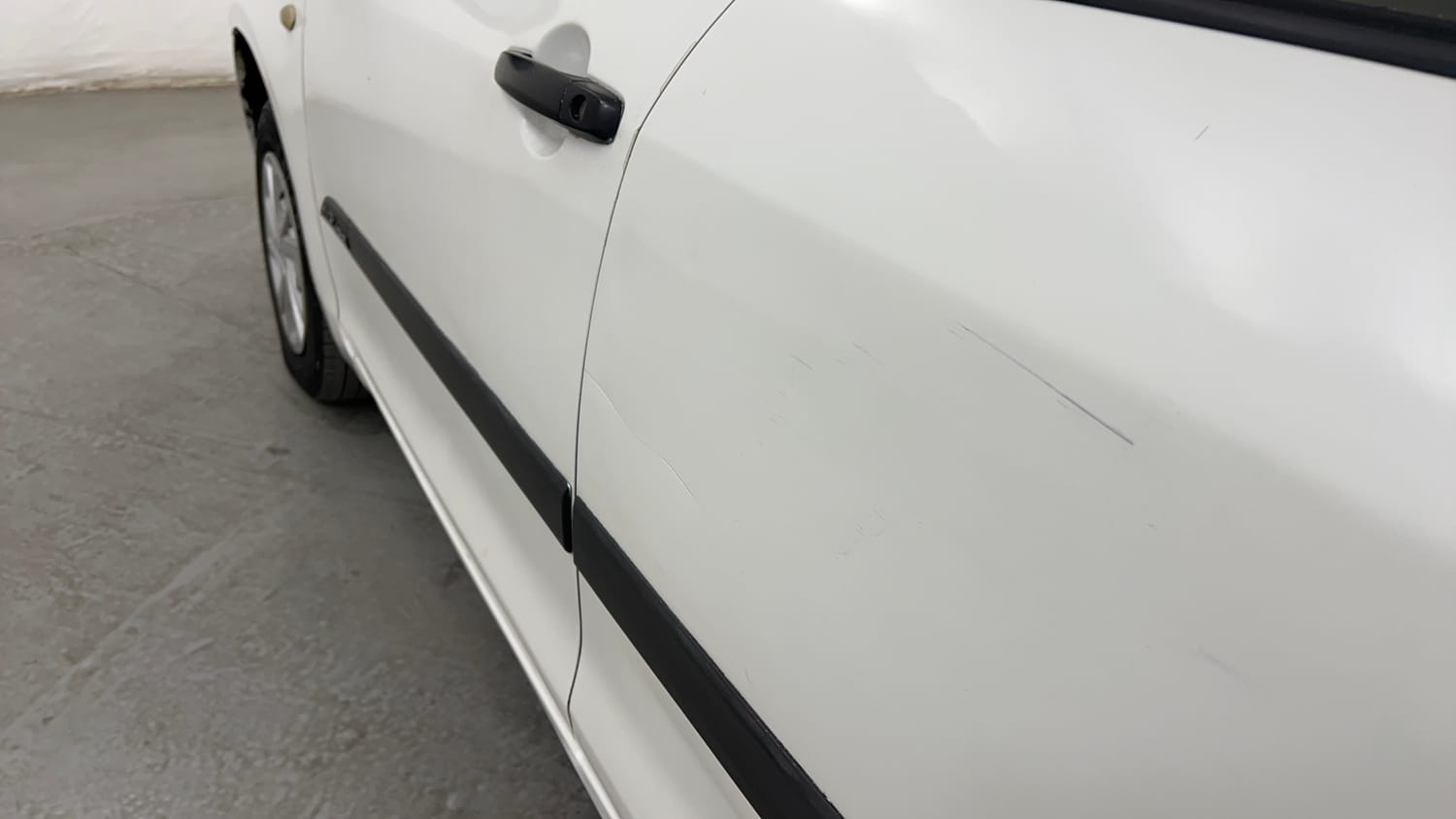 Used 2012 Maruti Suzuki Swift Dzire LXI Petrol Manual dents MINOR SCRATCH