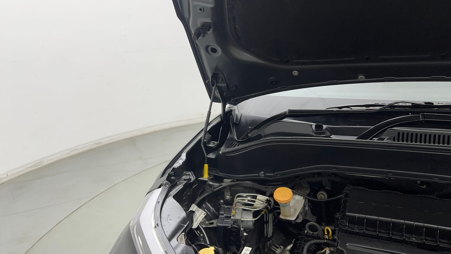 Used 2022 Tata Punch Adventure MT Petrol Manual engine ENGINE RIGHT SIDE HINGE & APRON VIEW