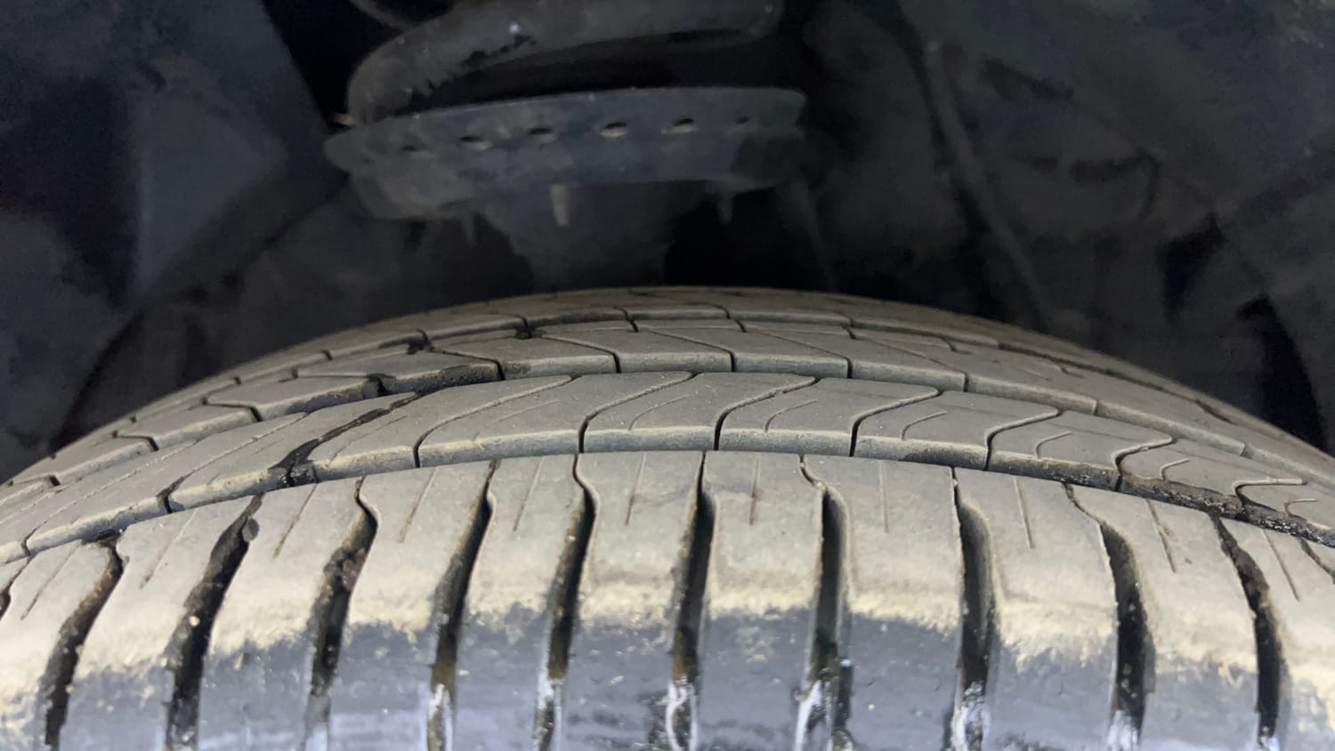 Used 2023 Mahindra XUV 300 W8 1.2 Petrol Petrol Manual tyres RIGHT FRONT TYRE TREAD VIEW