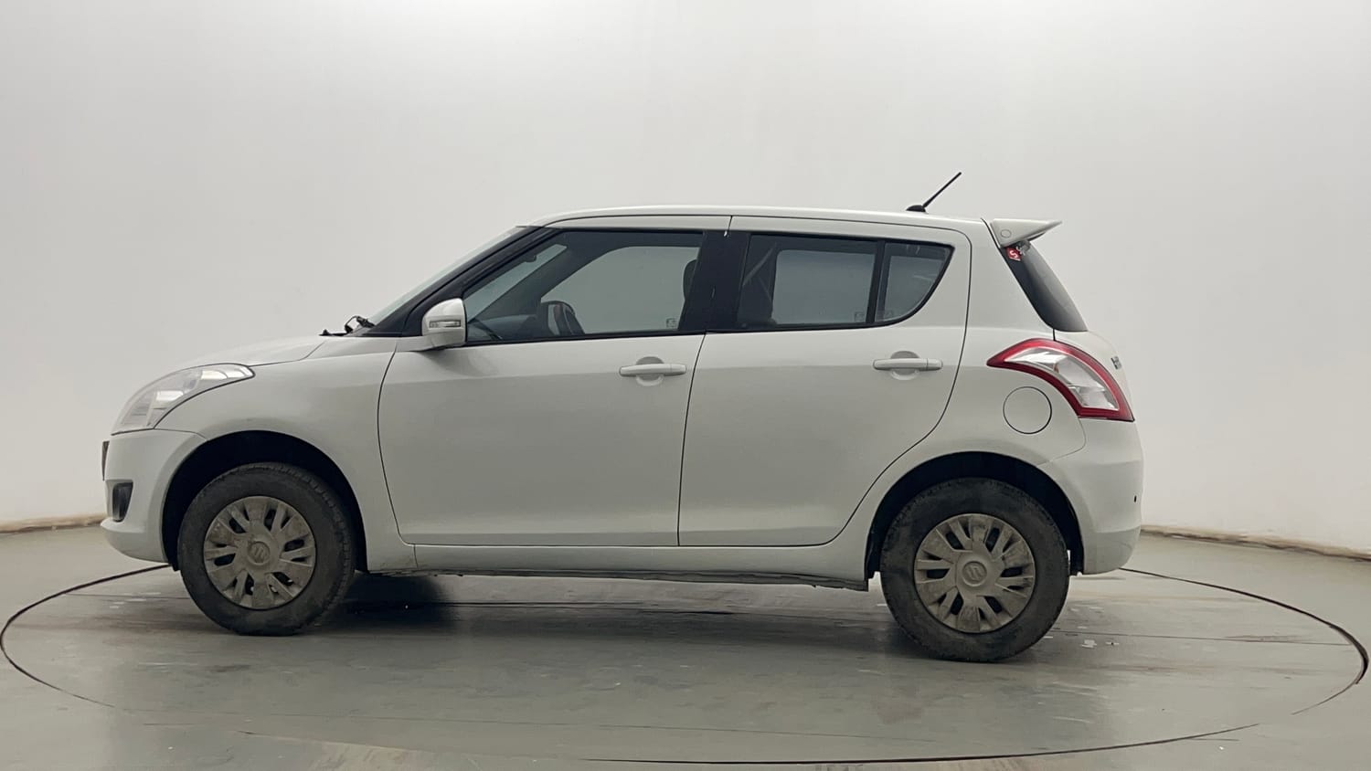 Used 2015 Maruti Suzuki Swift VXi Petrol Manual exterior LEFT SIDE VIEW