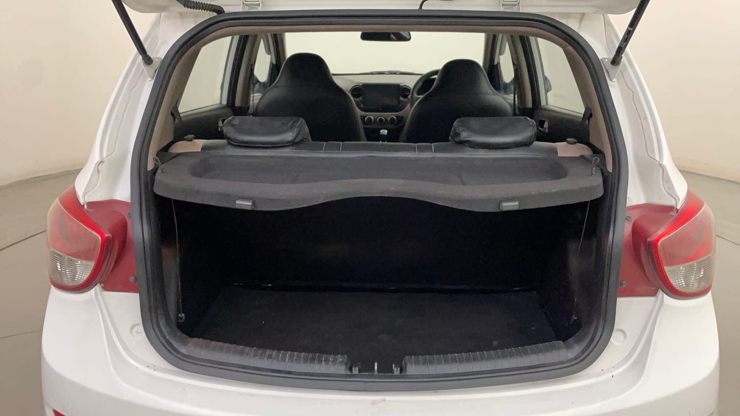 Used 2015 Hyundai Grand i10 Asta 1.2 Kappa VTVT (O) Petrol Manual interior DICKY INSIDE VIEW