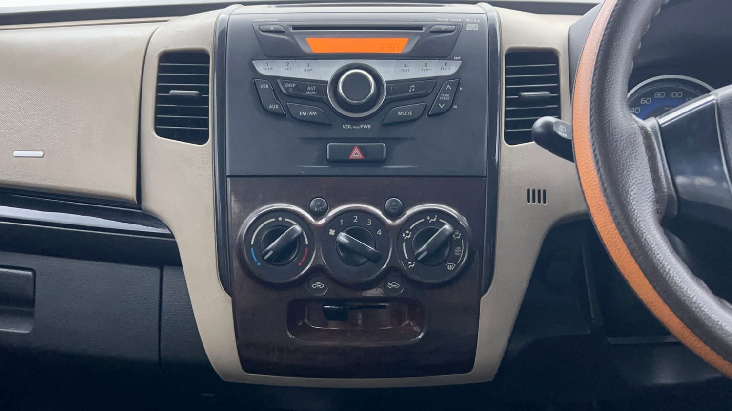 Used 2019 Maruti Suzuki Wagon R 1.0 VXI AMT Petrol Automatic interior MUSIC SYSTEM & AC CONTROL VIEW