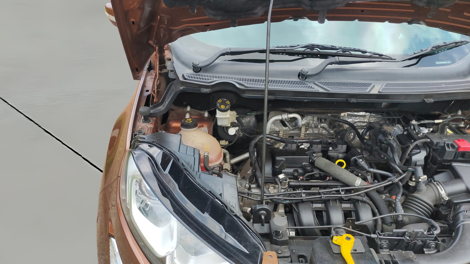 Used 2018 Ford EcoSport Titanium + 1.5L Ti-VCT AT Petrol Automatic engine ENGINE RIGHT SIDE HINGE & APRON VIEW