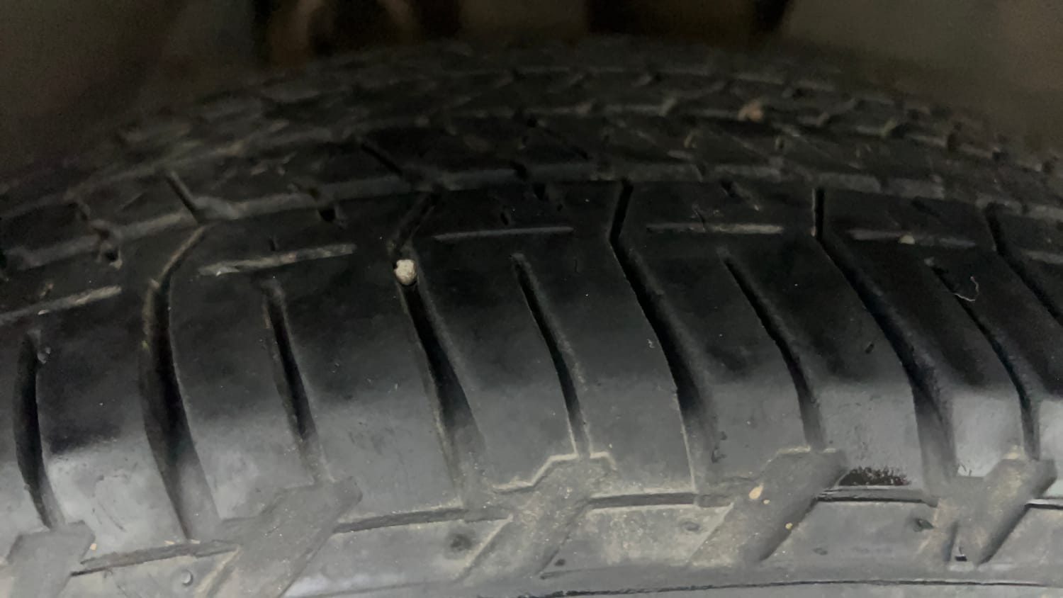 Used 2021 Mahindra XUV500 W9 Diesel Manual tyres RIGHT FRONT TYRE TREAD VIEW