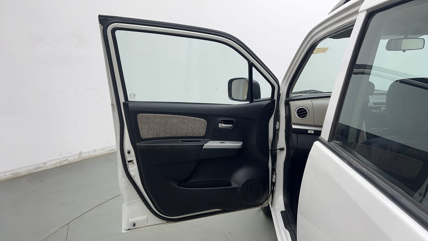 Used 2015 Maruti Suzuki Wagon R 1.0 VXI AMT Petrol Automatic interior LEFT FRONT DOOR OPEN VIEW