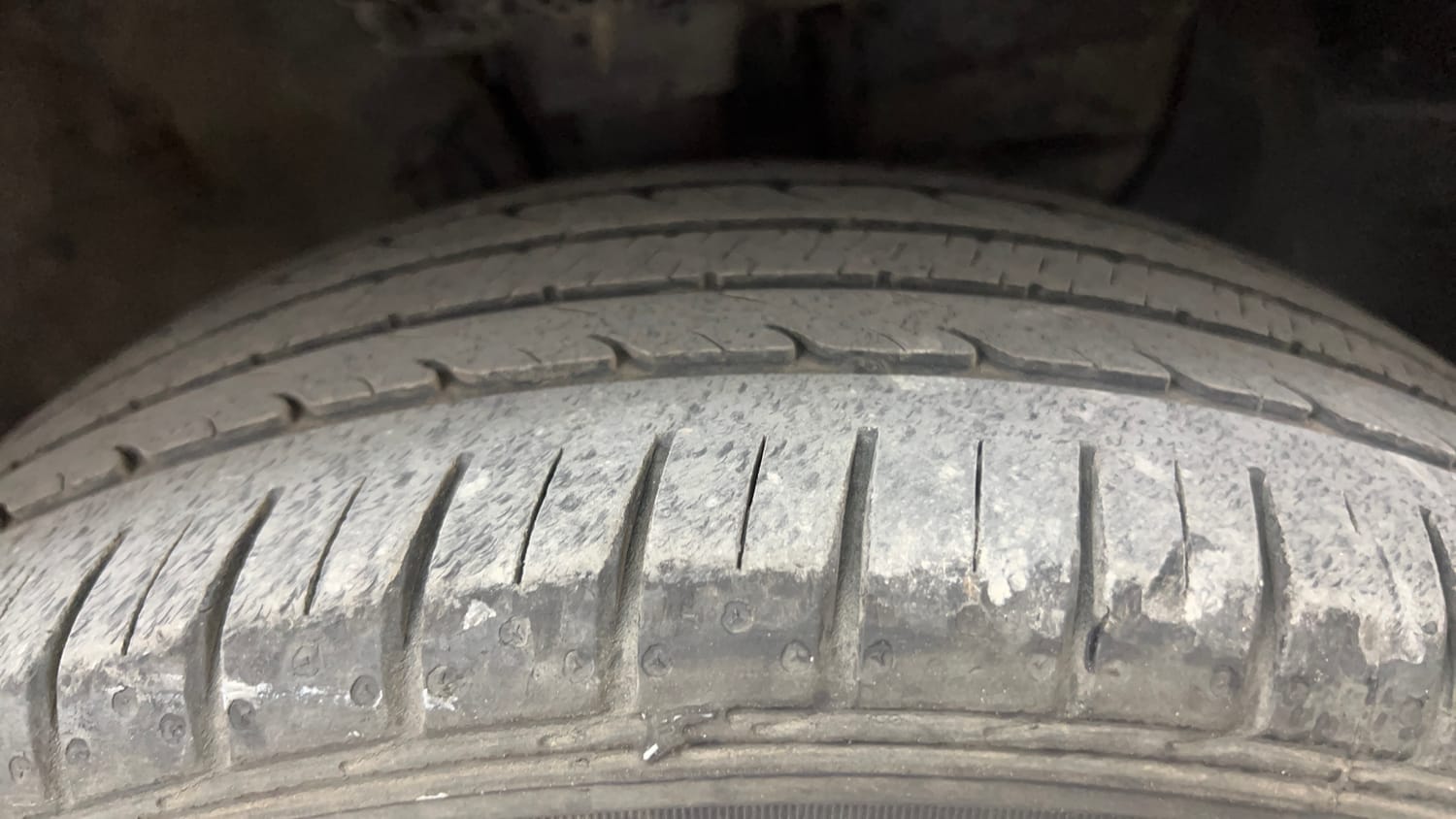 Used 2015 Hyundai Elite i20 Asta 1.2 Petrol Manual tyres RIGHT FRONT TYRE TREAD VIEW
