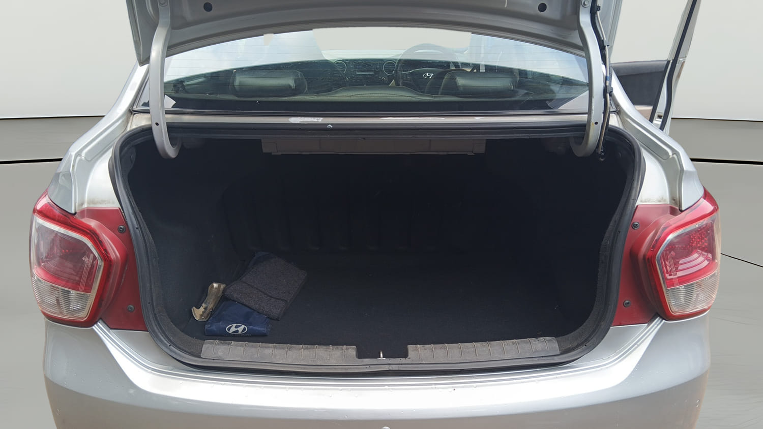 Used 2015 Hyundai Xcent S 1.2 (O) Petrol Manual interior DICKY INSIDE VIEW