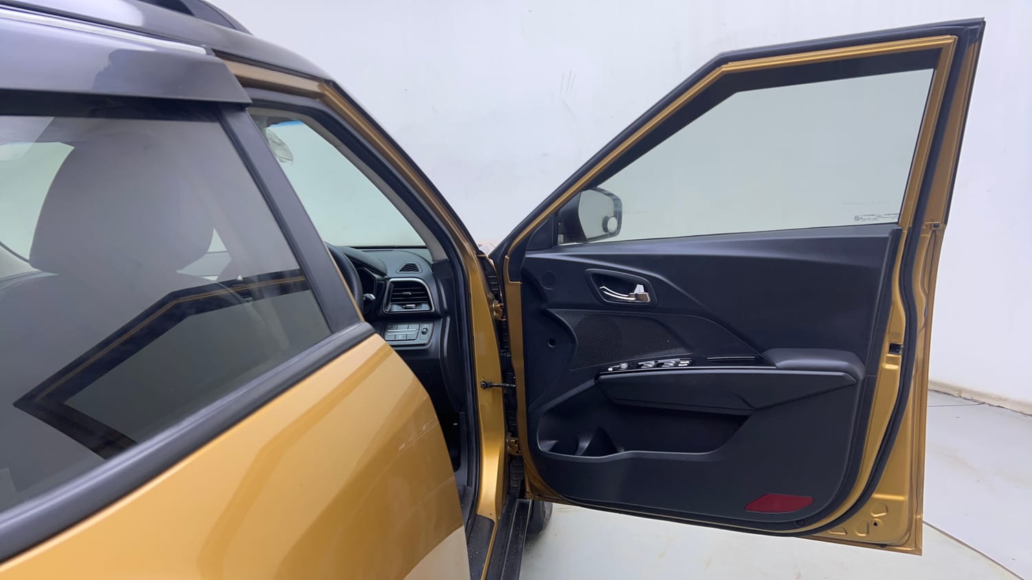 Used 2023 Mahindra XUV 300 W8 1.2 Petrol Petrol Manual interior RIGHT FRONT DOOR OPEN VIEW
