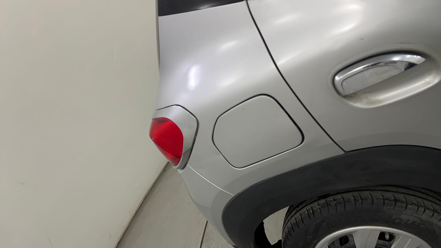 Used 2016 Renault Kwid RXT Opt Petrol Manual dents MINOR SCRATCH