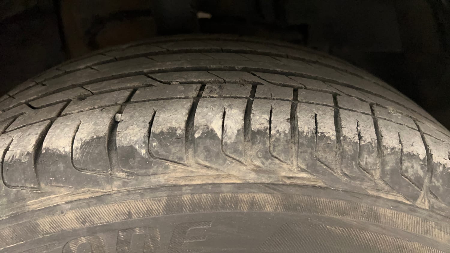 Used 2022 Tata Nexon XZA Plus (HS) Dark Edition Petrol Automatic tyres RIGHT FRONT TYRE TREAD VIEW
