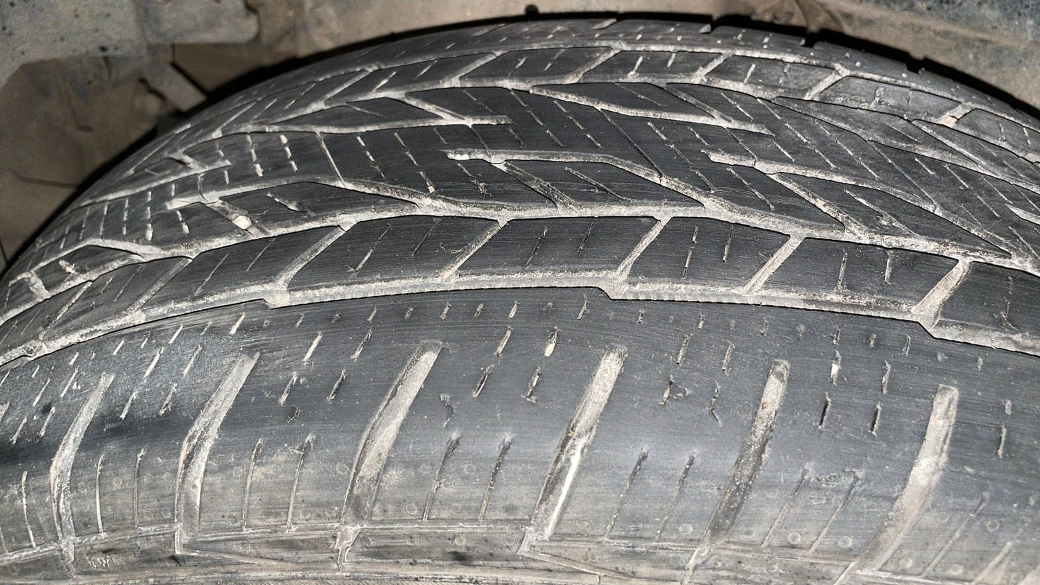 Used 2018 Mahindra XUV500 W9 AT Diesel Automatic tyres RIGHT REAR TYRE TREAD VIEW