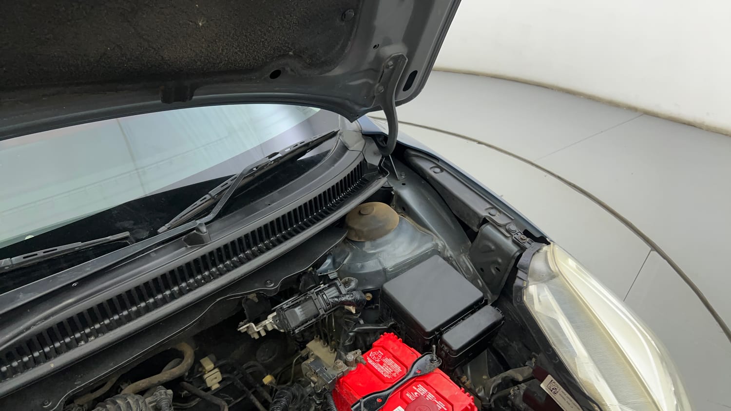 Used 2016 Maruti Suzuki Baleno Zeta 1.2 Petrol Manual engine ENGINE LEFT SIDE HINGE & APRON VIEW
