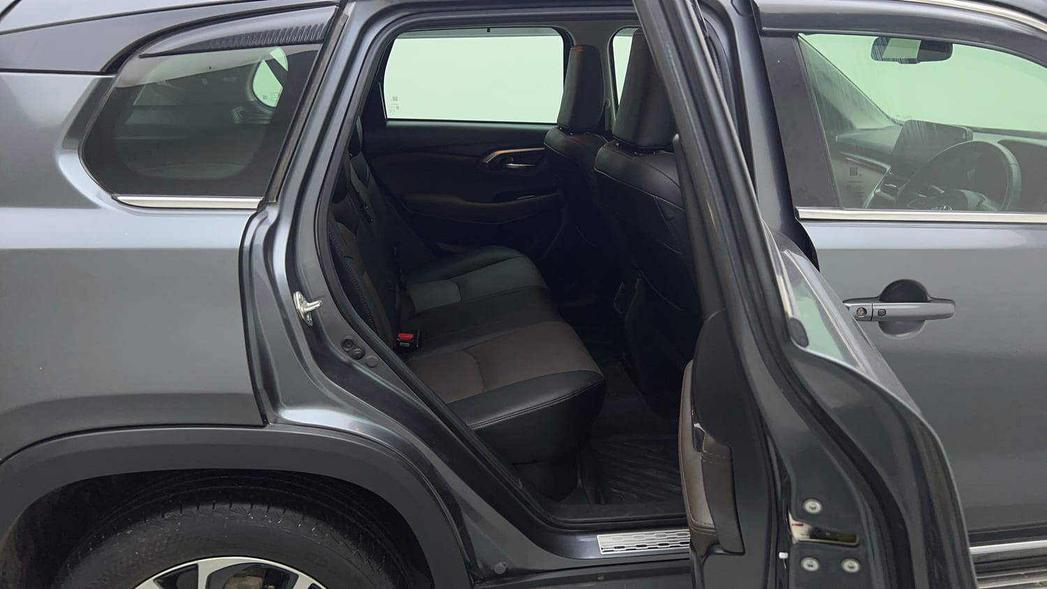 Used 2024 Toyota Urban Cruiser Hyryder V Hybrid Hybrid Automatic interior RIGHT SIDE REAR DOOR CABIN VIEW