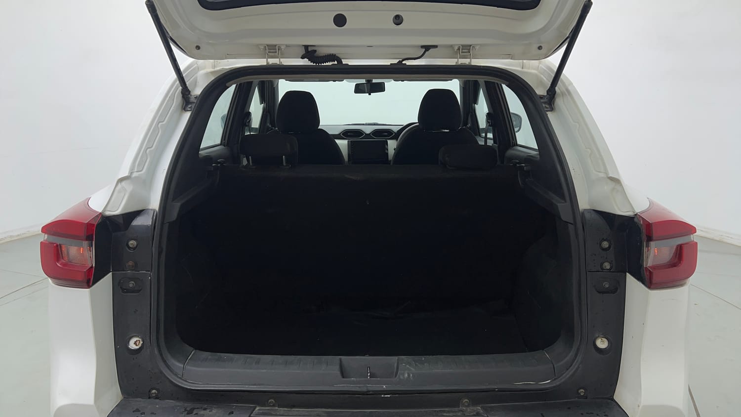 Used 2022 Nissan Magnite XE Petrol Manual interior DICKY INSIDE VIEW