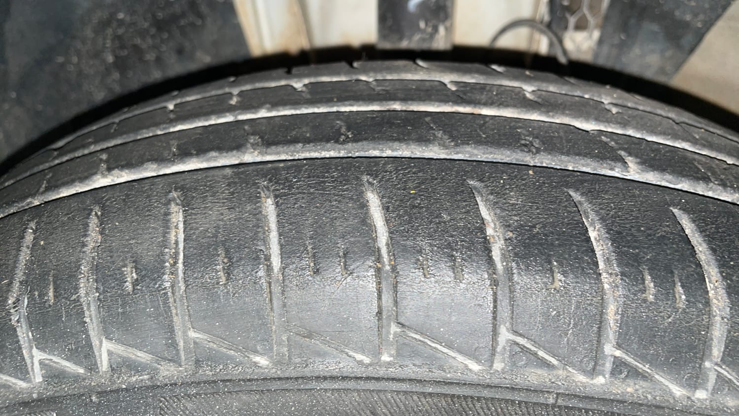 Used 2021 Renault Triber RXE Petrol Manual tyres LEFT FRONT TYRE TREAD VIEW