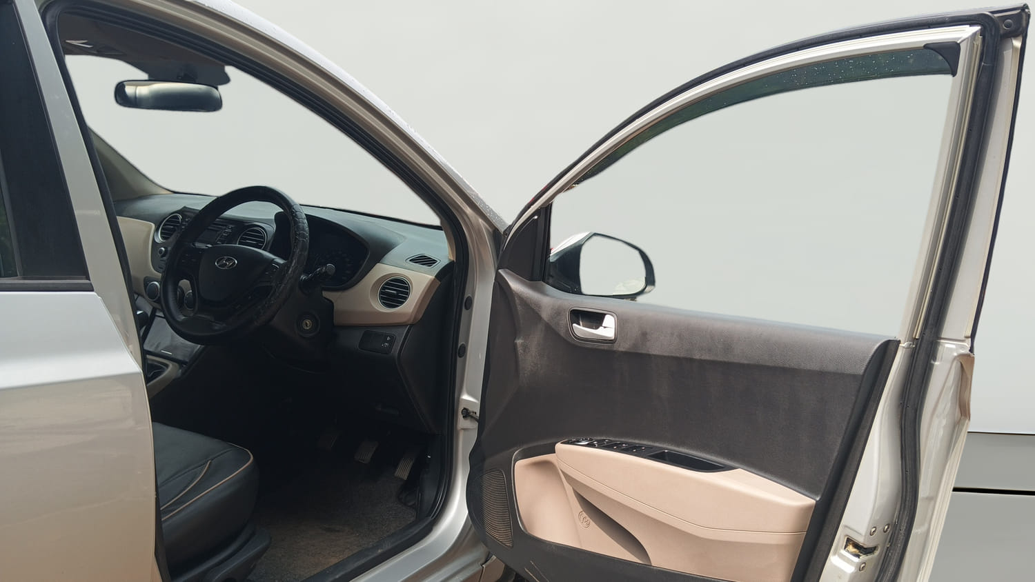 Used 2015 Hyundai Xcent S 1.2 (O) Petrol Manual interior RIGHT FRONT DOOR OPEN VIEW