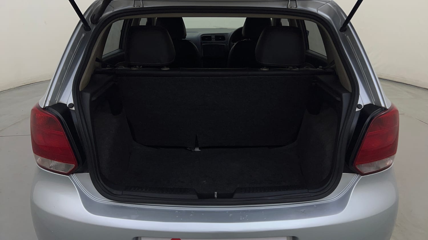 Used 2014 Volkswagen Polo Comfortline 1.2L (P) Petrol Manual interior DICKY INSIDE VIEW