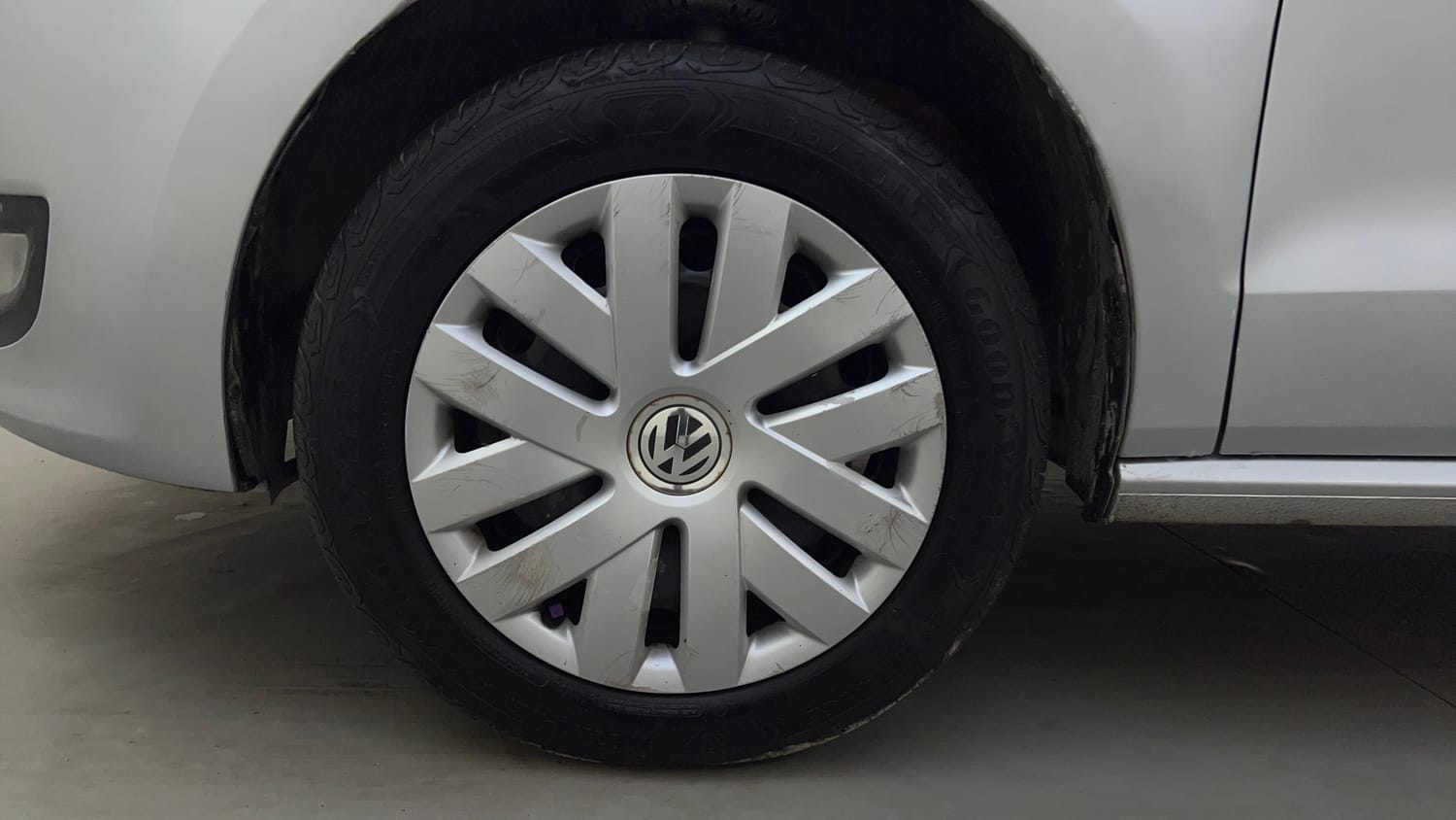 Used 2014 Volkswagen Polo Comfortline 1.2L (P) Petrol Manual tyres LEFT FRONT TYRE RIM VIEW