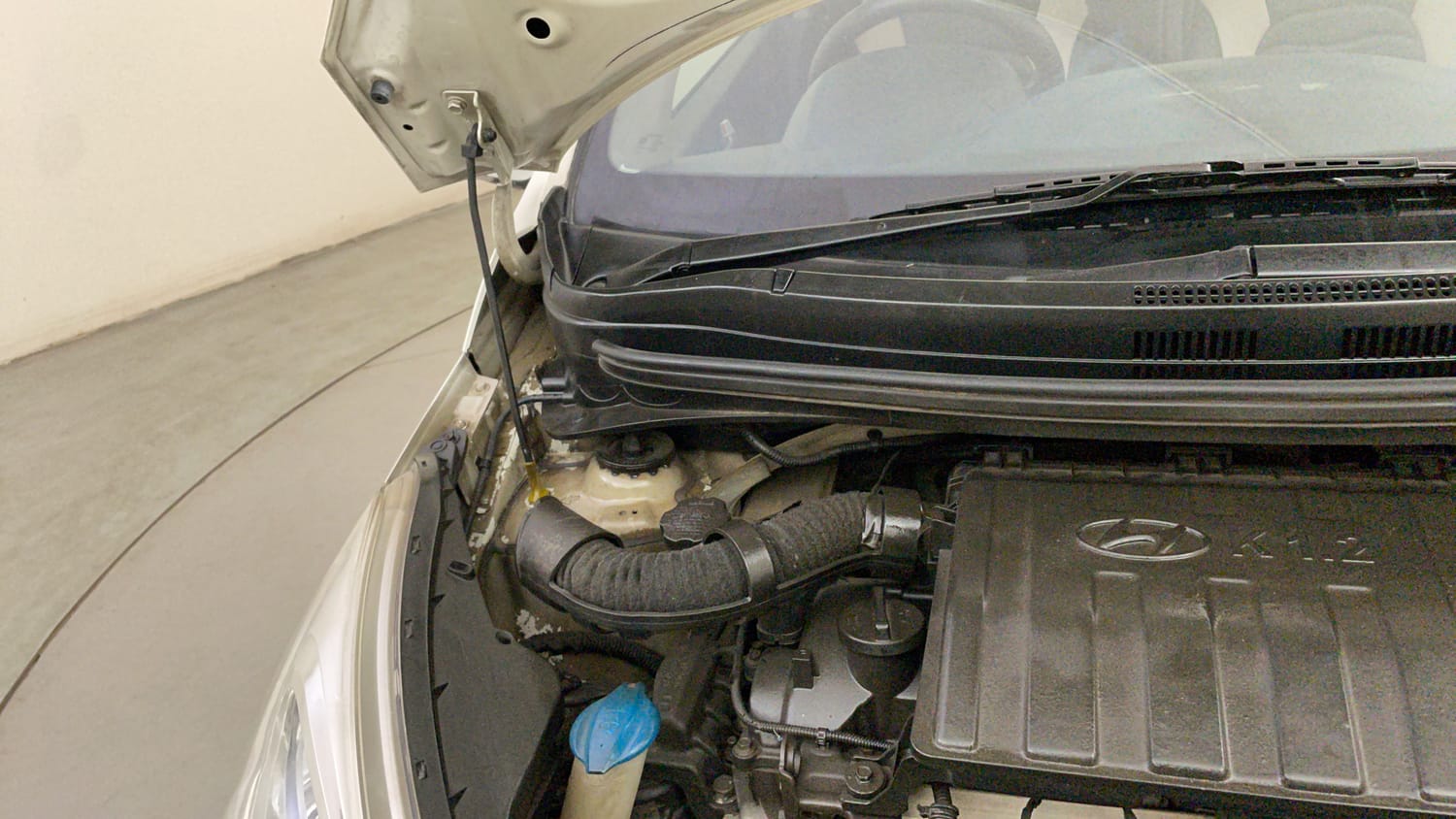 Used 2015 Hyundai Grand i10 Asta 1.2 Kappa VTVT (O) Petrol Manual engine ENGINE RIGHT SIDE HINGE & APRON VIEW