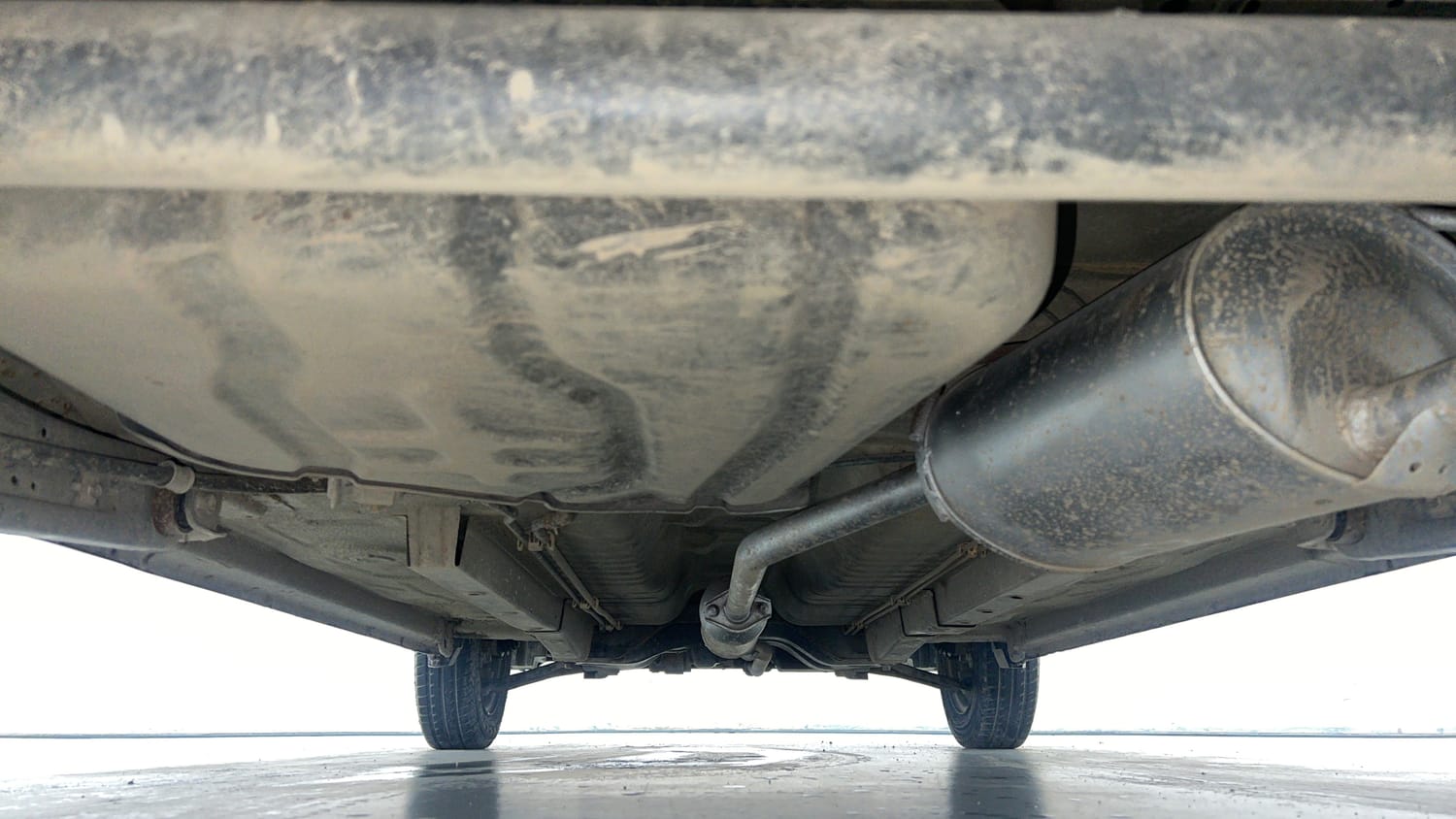 Used 2012 Maruti Suzuki Wagon R LXi Petrol Manual extra REAR UNDERBODY VIEW (TAKEN FROM REAR)