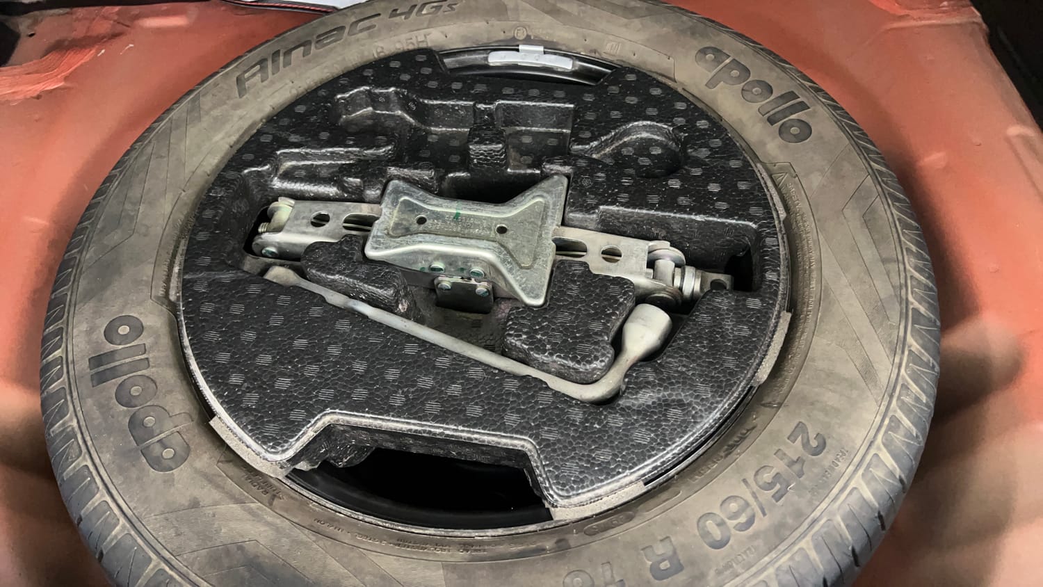 Used 2018 Maruti Suzuki Vitara Brezza [2016-2020] ZDi Diesel Manual tyres SPARE TYRE VIEW