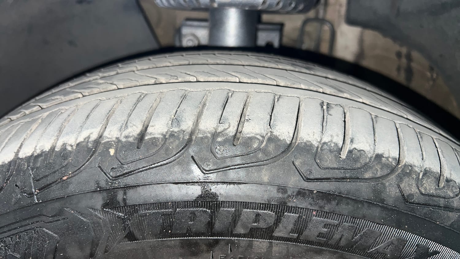 Used 2018 Volkswagen Vento Highline 1.6 (P) Petrol Manual tyres LEFT FRONT TYRE TREAD VIEW