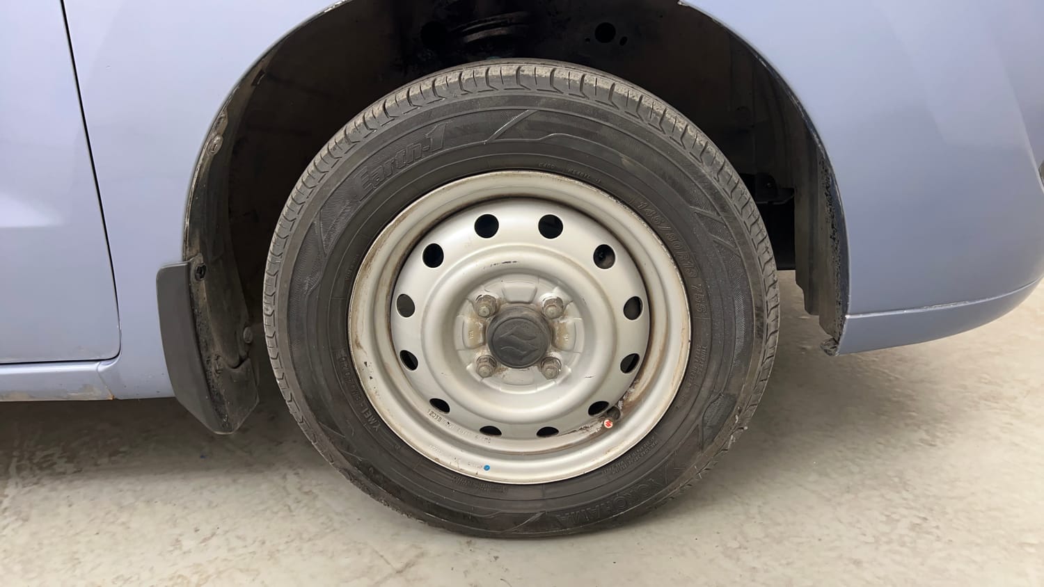 Used 2012 Maruti Suzuki Wagon R LXi Petrol Manual tyres RIGHT FRONT TYRE RIM VIEW