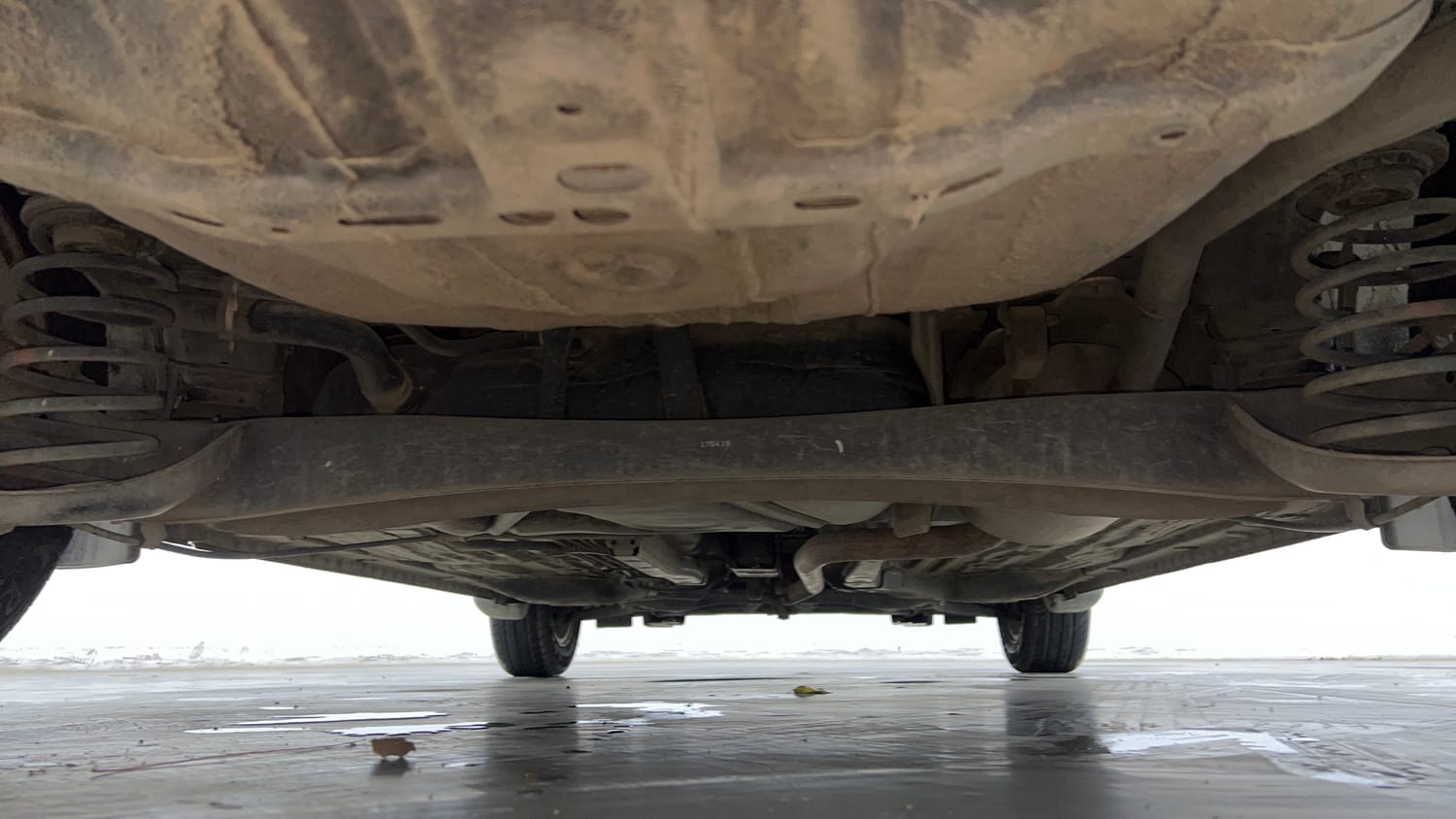 Used 2019 Honda Amaze 1.2 V CVT Petrol Petrol Automatic extra REAR UNDERBODY VIEW (TAKEN FROM REAR)