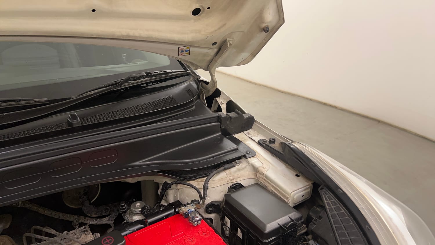 Used 2019 Hyundai Creta S 1.6 AT CRDi Diesel Automatic engine ENGINE LEFT SIDE HINGE & APRON VIEW