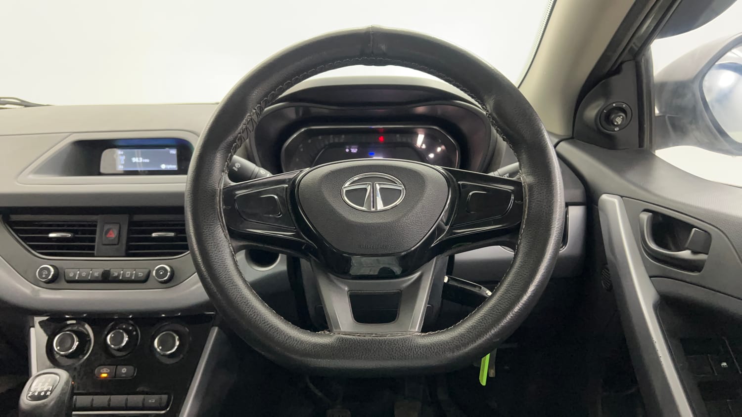 Used 2022 Tata Nexon XM Petrol Manual interior STEERING VIEW
