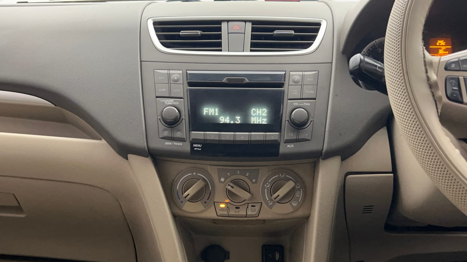 Used 2014 Maruti Suzuki Ertiga ZXi Petrol Manual top_features Integrated (in-dash) music system