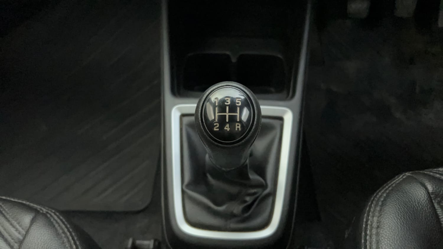 Used 2023 Maruti Suzuki Swift VXi Petrol Manual interior GEAR  KNOB VIEW