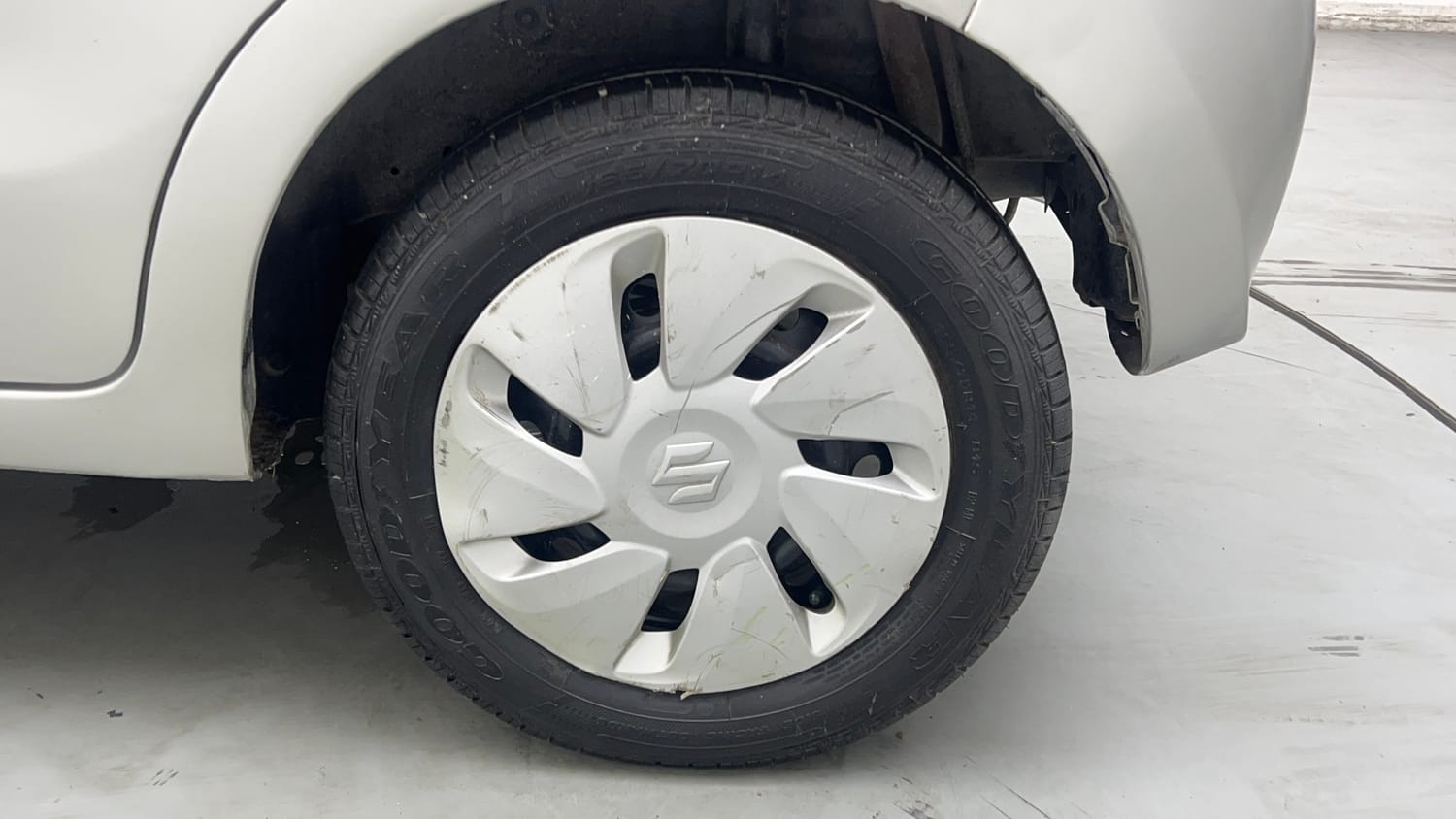 Used 2014 Maruti Suzuki Celerio VXi AMT Petrol Automatic tyres LEFT REAR TYRE RIM VIEW