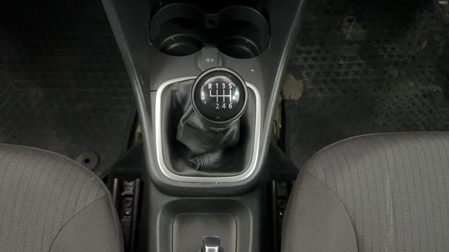 Used 2020 Volkswagen Polo Highline Plus 1.0L TSI Petrol Manual interior GEAR  KNOB VIEW