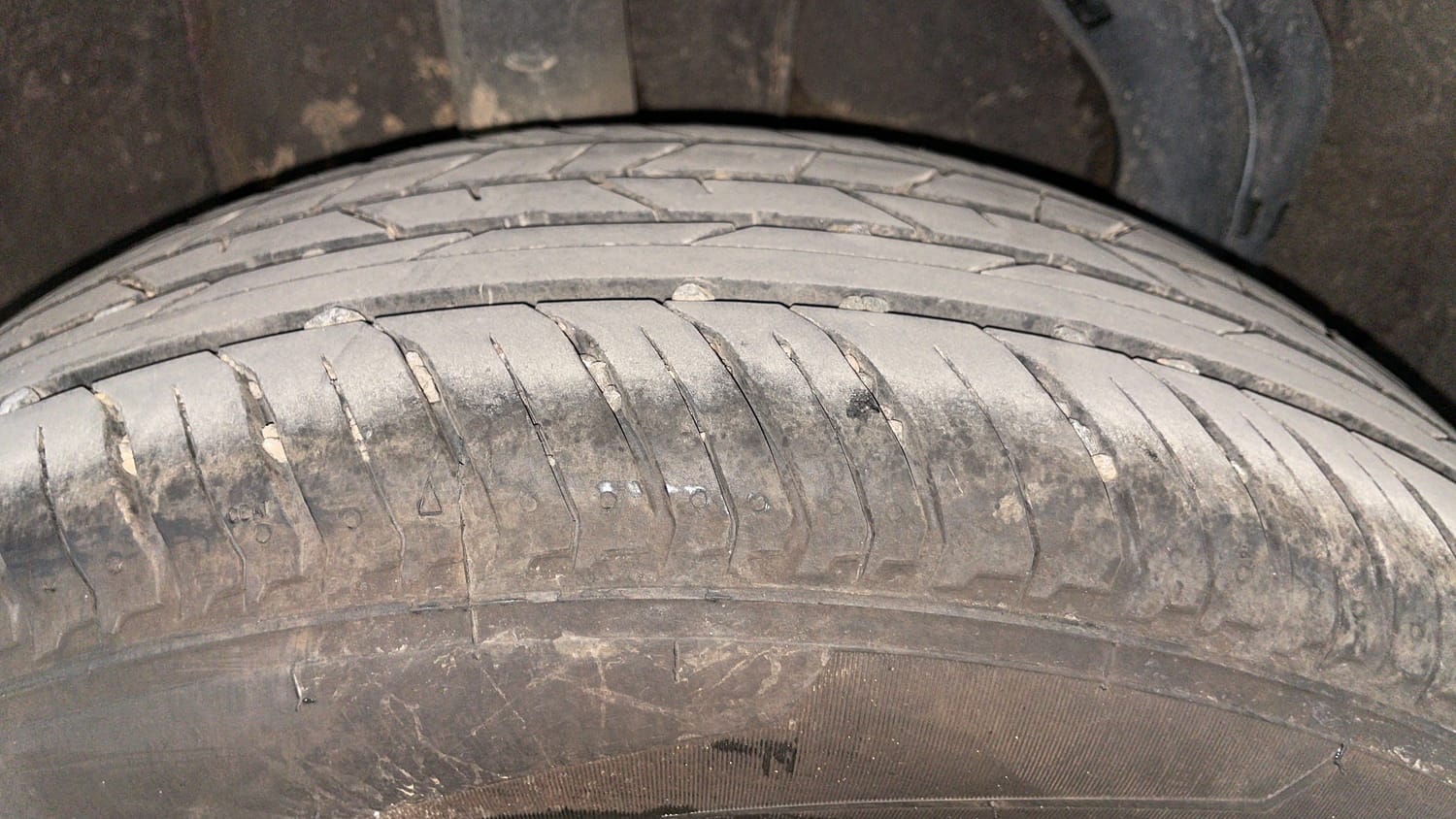 Used 2023 Nissan Magnite XV Petrol Manual tyres RIGHT REAR TYRE TREAD VIEW
