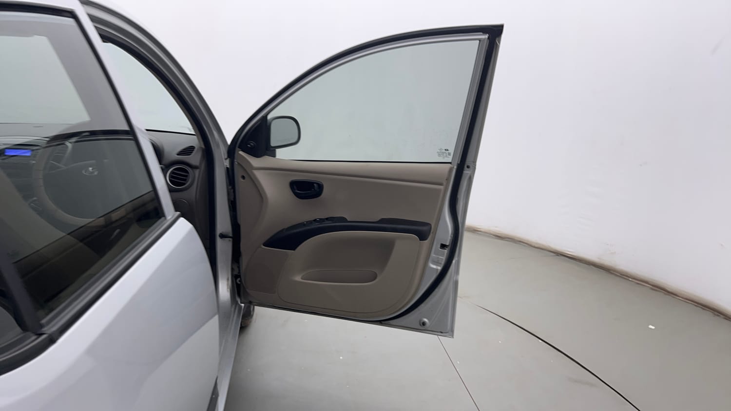 Used 2015 Hyundai i10 Magna 1.1 iRDE2 Petrol Manual interior RIGHT FRONT DOOR OPEN VIEW
