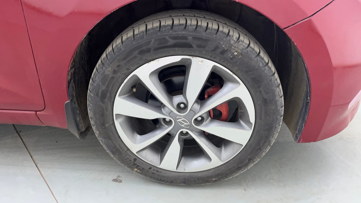 Used 2017 Hyundai Elite i20 Asta 1.2 Dual Tone Petrol Manual tyres RIGHT FRONT TYRE RIM VIEW