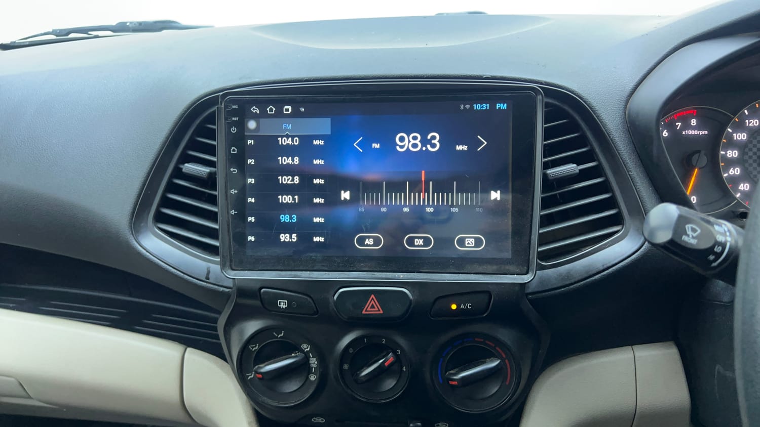 Used 2019 Hyundai Santro Sportz CNG Cng Manual top_features Integrated (in-dash) music system