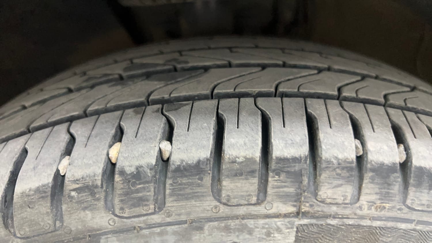 Used 2020 Volkswagen Polo Highline Plus 1.0L TSI Petrol Manual tyres LEFT FRONT TYRE TREAD VIEW