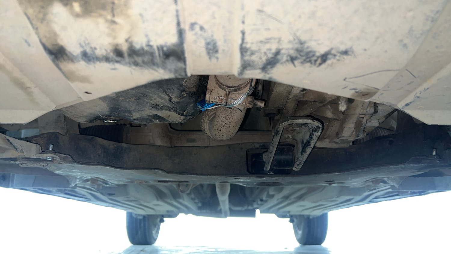 Used 2018 Maruti Suzuki Vitara Brezza [2016-2020] VDi Diesel Manual extra FRONT LEFT UNDERBODY VIEW