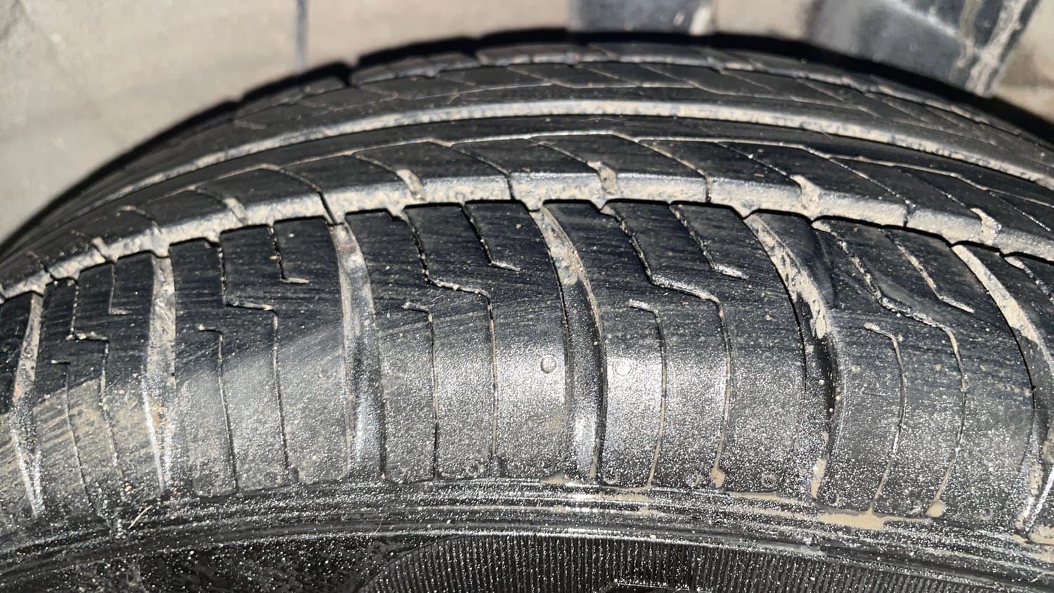 Used 2015 Hyundai Grand i10 Asta 1.2 Kappa VTVT (O) Petrol Manual tyres LEFT REAR TYRE TREAD VIEW
