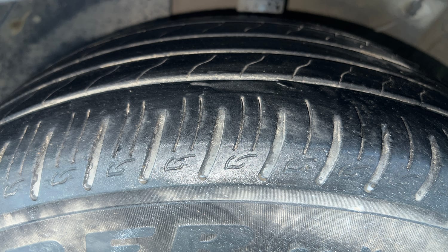 Used 2022 Kia Sonet HTK Plus 1.2 Petrol Manual tyres LEFT FRONT TYRE TREAD VIEW