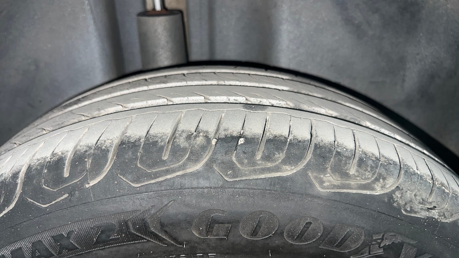 Used 2018 Volkswagen Vento Highline 1.6 (P) Petrol Manual tyres RIGHT REAR TYRE TREAD VIEW