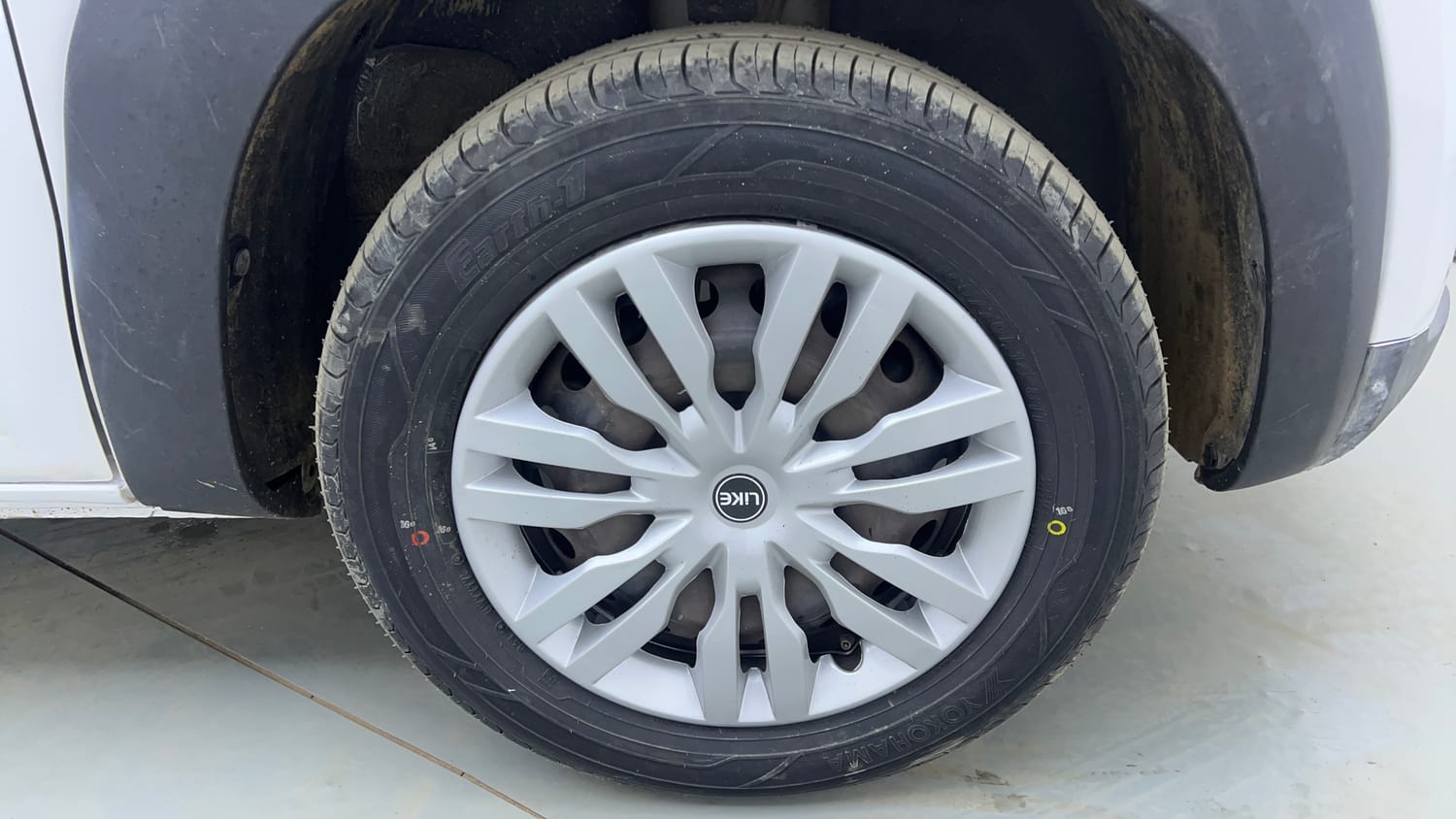 Used 2022 Renault Kwid RXT 1.0 Petrol Manual tyres RIGHT FRONT TYRE RIM VIEW